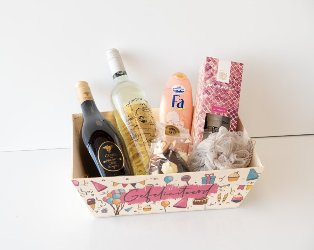 houtenmandje, verpakking, houten verpakking, cadeauverpakking, bierpakket, biermandje, borrelpakket, gefeliciteerd, verjaardagmandje, verjaardagcadeau, verjaardag met bedrukken